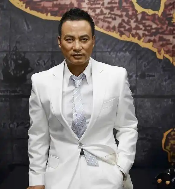 68岁任达华小餐馆吃面条配白开水,身家数亿房产超30套仍节俭