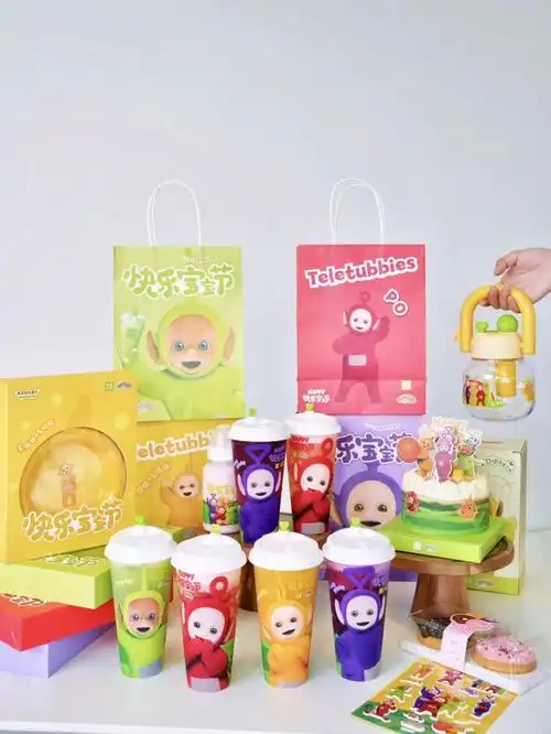 奈雪小奶瓶奶昔成六一爆款,第二届快乐宝宝节童趣回归