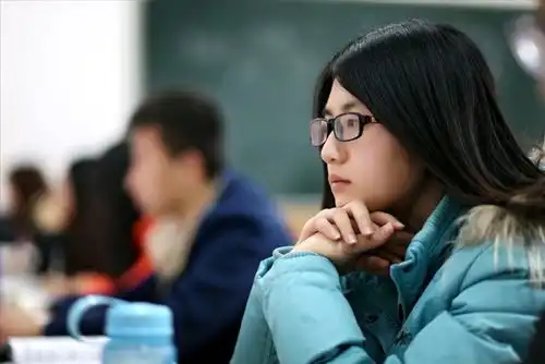 河南焦作十七中姚老师孤独地唱着国际歌,网友听伤感了