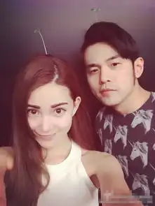 孝顺媳妇昆凌贺寿婆婆与周杰伦罕见合影头长草卖萌