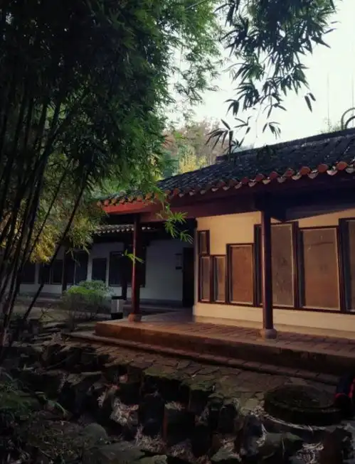 带上坚果r2穿越千年学府