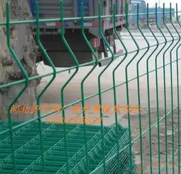 河北绿色铁丝网厂家生产银川三角折弯防护网宁夏浸塑防护网