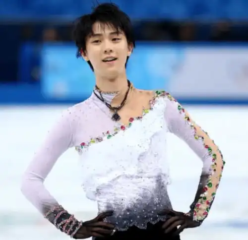 羽生结弦被央妈称赞,成长经历曝光,骨子里的教养是他成功的关键