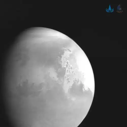 天问一号完成第四次轨道中途修正传回首幅火星图像