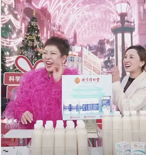 向太直播首秀惹争议,全程由助理介绍产品,一直尬笑沦为背景板
