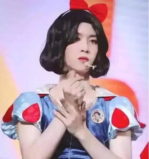 男星cos白雪公主忍了魏大勋,忍了王宝强,看到范丞丞美哭了