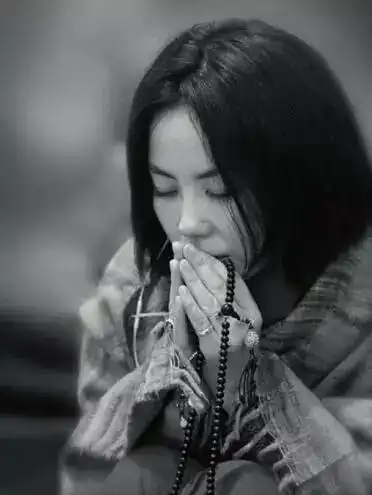 王菲信佛25年,如今女儿窦靖童出家了真相竟然是...
