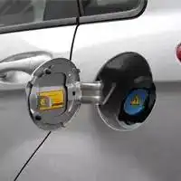 赶紧看看你爱车的油箱材质,它跟安全性有关