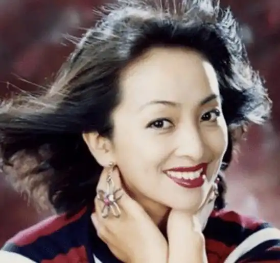 誓死不嫁中国人,3嫁老外都被退货,如今还带日本儿子回国捞金