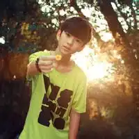 男孩拿柠檬头像微信头像图片大全