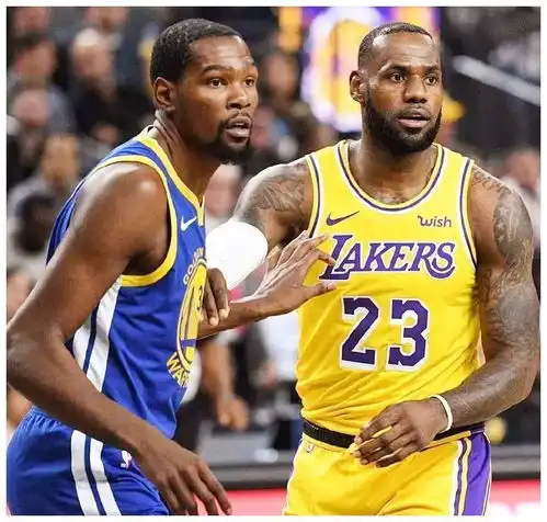 忠诚巅峰带伤提前复出,如今被球队直接裁掉,联盟第一锋线没了