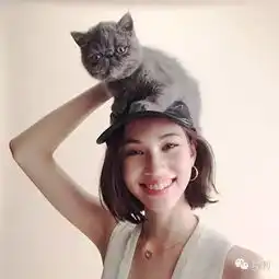 有人说她丑爆了,但她收割男神女神抽烟喝酒泡夜店,美得太猖狂