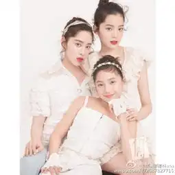 赵丽颖长裙女神范儿参加弟弟婚礼揭当红明星的神秘家人