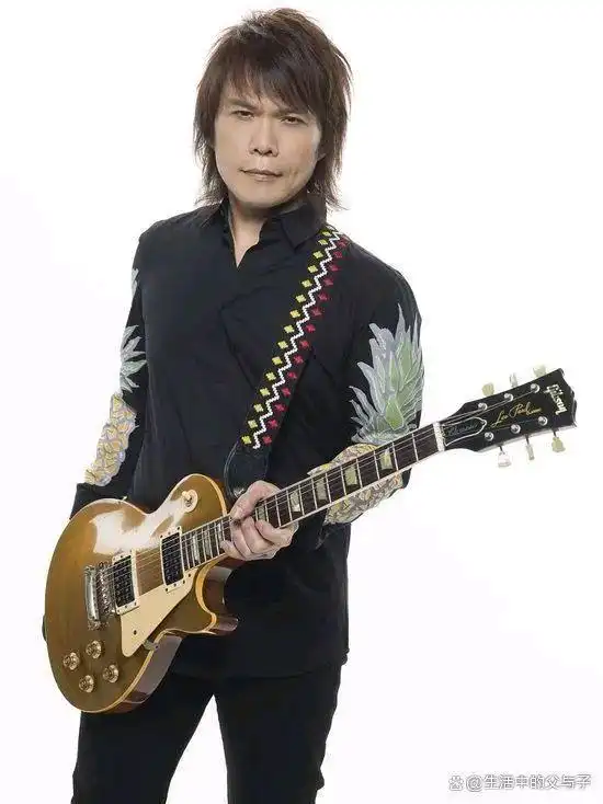 伍佰真急了提前和观众商量好,我唱完你们唱,你们唱完我唱