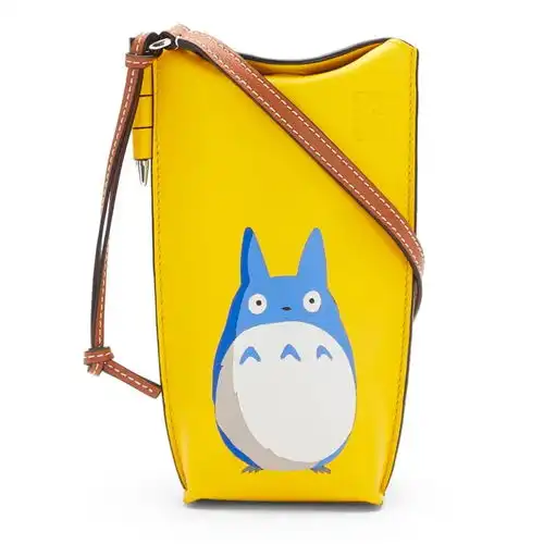 loewe推出龙猫联名系列,比友商gucci好多了