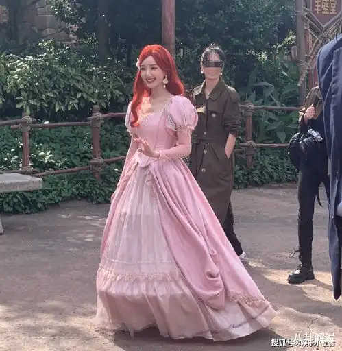 毛晓彤cos迪士尼公主生图,每张都是绝美照片,颜值也太抗打了
