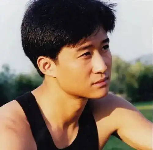 为500万拒绝吴京,如今吴京成叔圈顶流,娶谢楠连生两子