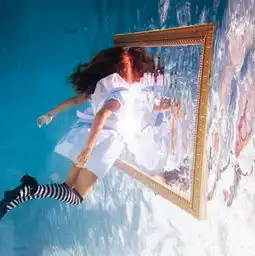 创意摄影当爱丽丝漫游水底的仙境转