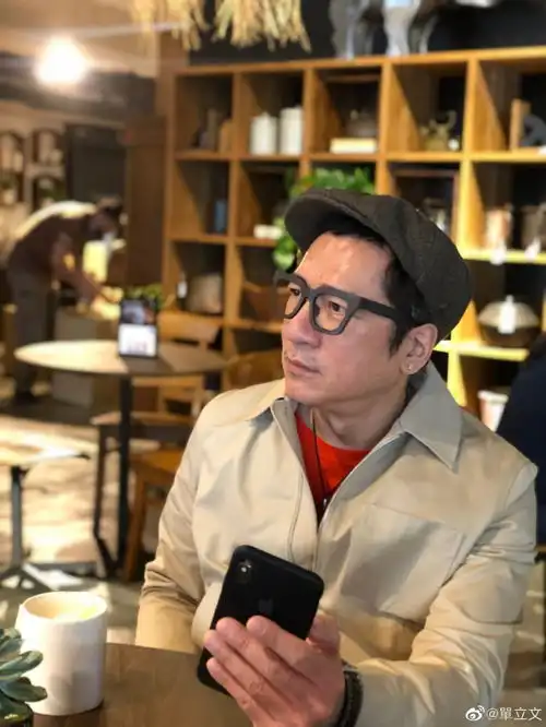 他曾7次出演西门庆而遭非议,首度回应不孕传闻,与老婆超恩爱