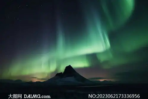 夜晚神秘变幻极光奇观摄影高清图片