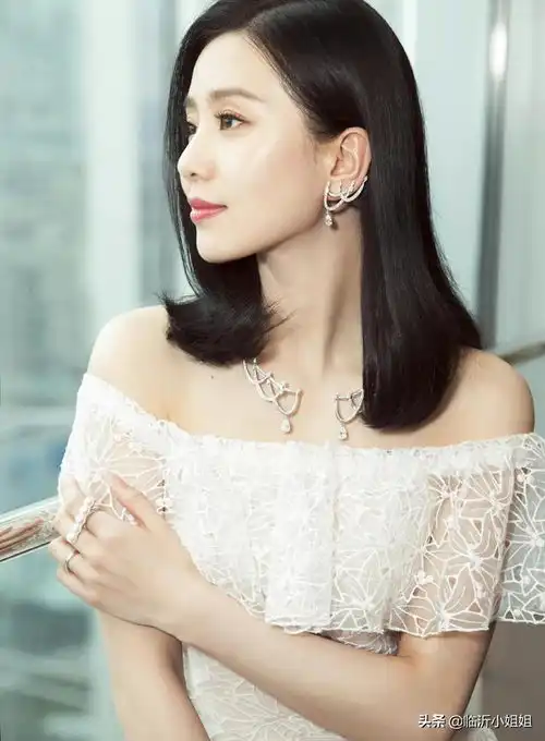 刘诗诗,自带柔情的知性之美,温婉恬静的高雅气息,美啦美啦
