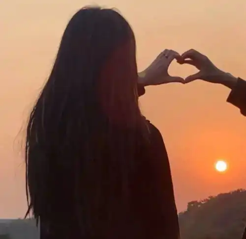 情侣头像夏日是远道而来的浪漫与热情
