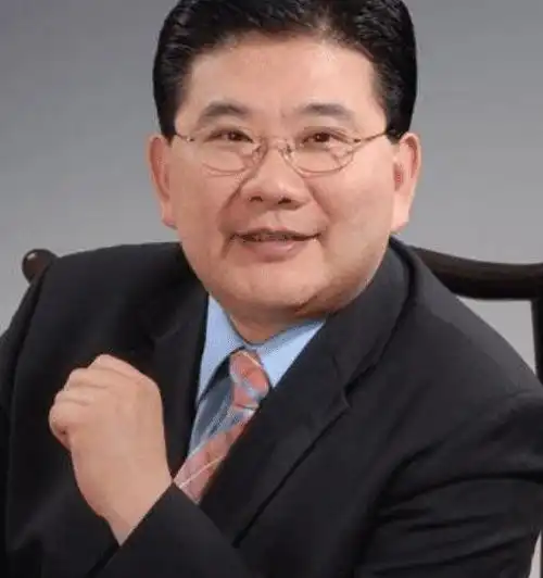 他是东方卫视一哥,曾被谣传自杀去世,被金星怒怼贱人一个