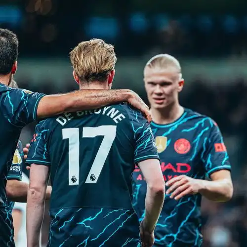 20哈兰德梅开二度,曼城客场拔刺,夺回英超榜首,阿森纳绝望热刺队孙兴慜足球竞赛英国足球英格兰足球凯文德布劳内阿森纳足球俱乐部网易订阅