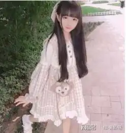 抖音最萌萝莉走红,当她抬起头后,网友是心动的感觉