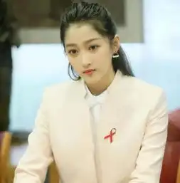 林允看提词器表情像演小品,减肥太过眼睛凹陷胳膊比钟楚曦肥一圈