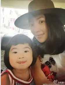 曹格娇妻带娃度假姐姐短发似长大萌宝发型谁最有型