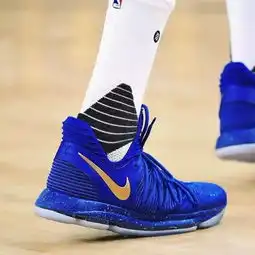 瞬间看soar闻巴黎世家推出全黑配色bapexporter全新联名nikeairmax97全黑配色
