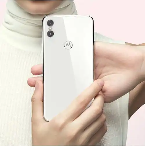 罗永浩的工业设计被认可moto新机的指纹识别模仿坚果手机