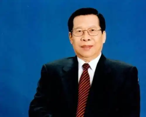 前央视台长杨伟光14岁前没穿过鞋,靠广告为央视增收27亿