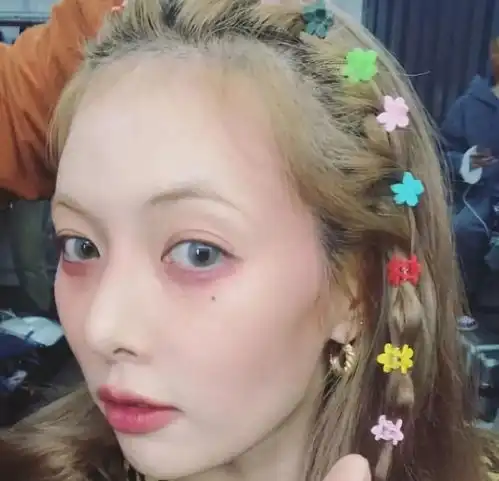 泫雅微醺感下眼影妆容引爆ins风潮同款杂志风妆容一键轻松get