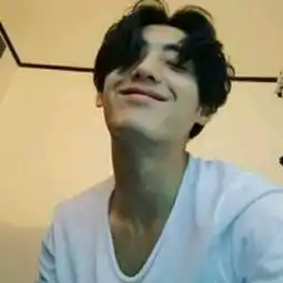 虽然这是男生头像,但是我想找类似这个的女生头像谢谢