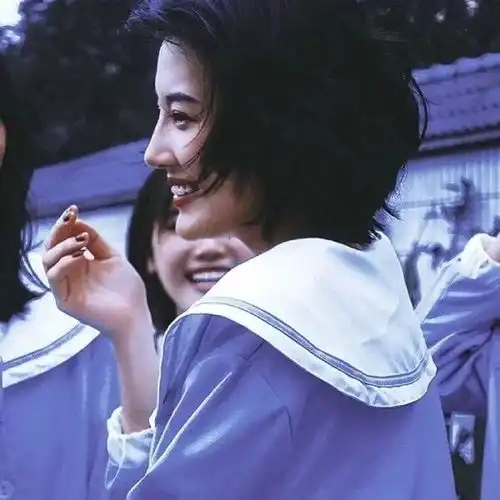 港风女头夏日弥漫的橘天边透亮的星