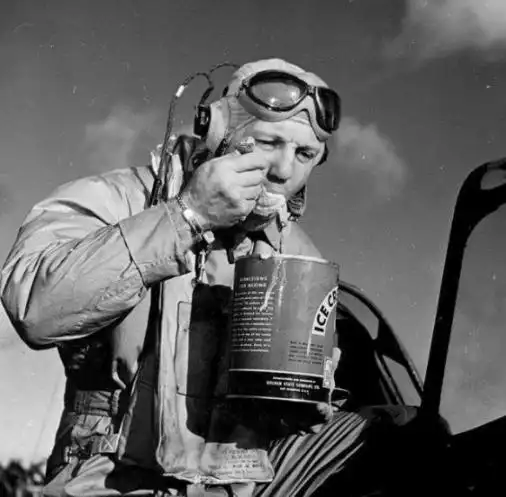 舰船战机齐上阵只为吃口冰激凌奢侈到让人瞠目结舌的二战美军大兵