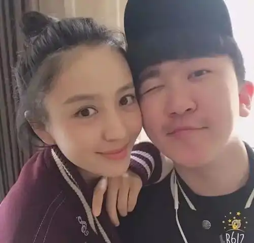 baby与一男星亲密曝光,网友黄晓明变绿晓明