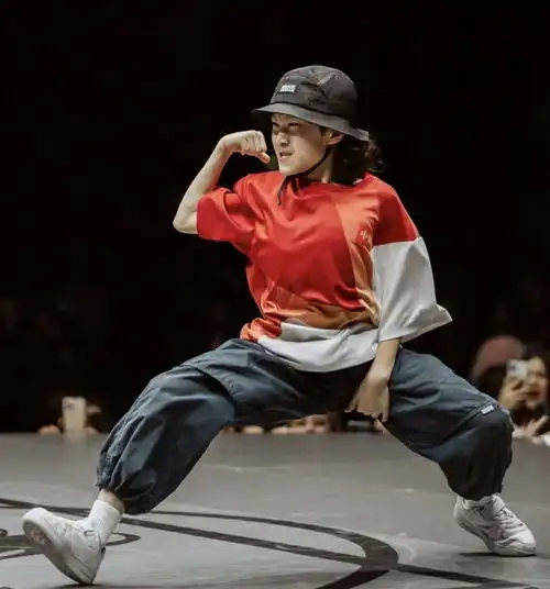 对话当事人世界街舞10岁最强小孩哥宋皓铭舞蹈动作临时编排的,想让世界知道中国街舞最牛