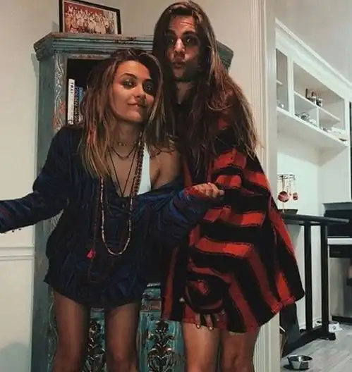 mj女儿分手数天就公开新欢,两人亲密合影还暗示与前男友经常争吵