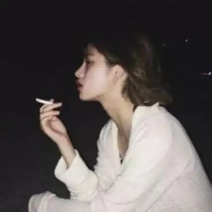 成熟女生qq头像,享受着孤独又渴望快乐的女生