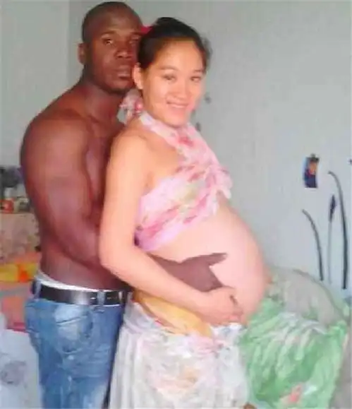 女子跟黑人结婚,当生下孩子后她却后悔了