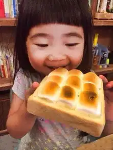 嗯哼吃鸡腿表情好魔性,王诗龄看到面条就忘记要减肥了