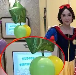 吴佩慈迪士尼为小儿子庆生打扮成白雪公主显憔悴