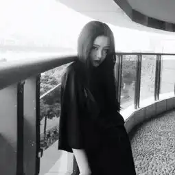 qq黑白头像女生孤独伤感堕落小孩子才会生气难过失望