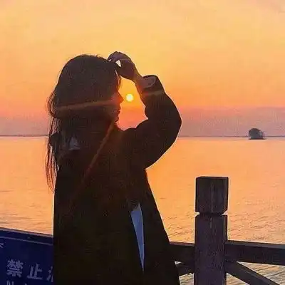 落日余晖待你而归阳光女头