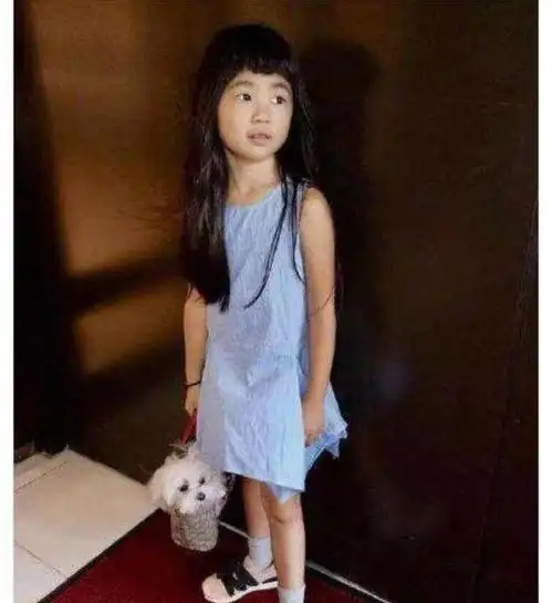 都说女大十八变,甜馨变白了,grace小姐姐才叫整容式长大