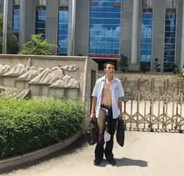 撕裤门律师拒法院道歉要求严肃处理涉事法官和法警