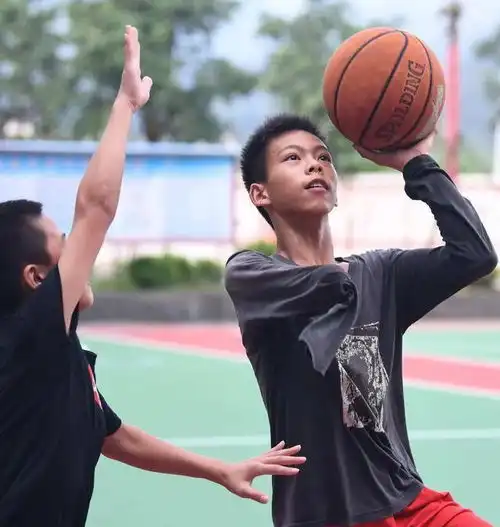 拒绝商业化独臂少年父亲做出重要决定,怪不得其儿子这么励志